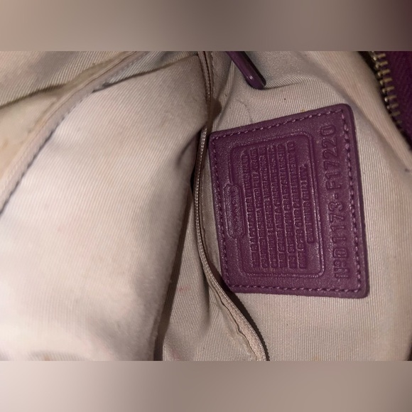 Vintage coach bag. Great condition. Slightly faded bottom corners. Rarely worn. - Picture 4 of 4
